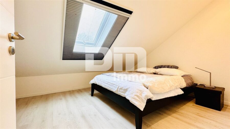 Umfassend saniertes Ein- Zweifamilienhaus auf großem Grundstück in Traumlage - DG WE1 Rechter Gebäudeteil Schlafzimmer